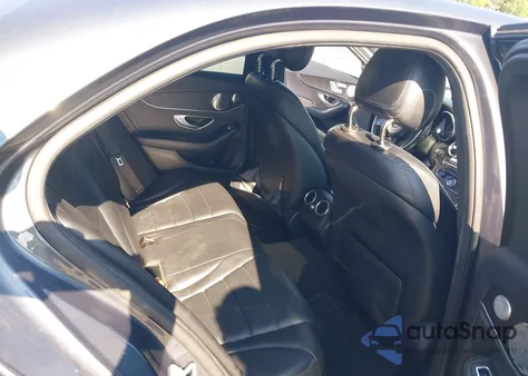 2015 Mercedes-Benz C 300 4Matic z USA, uszkodzony, nr VIN 55SWF4KB8FU059241